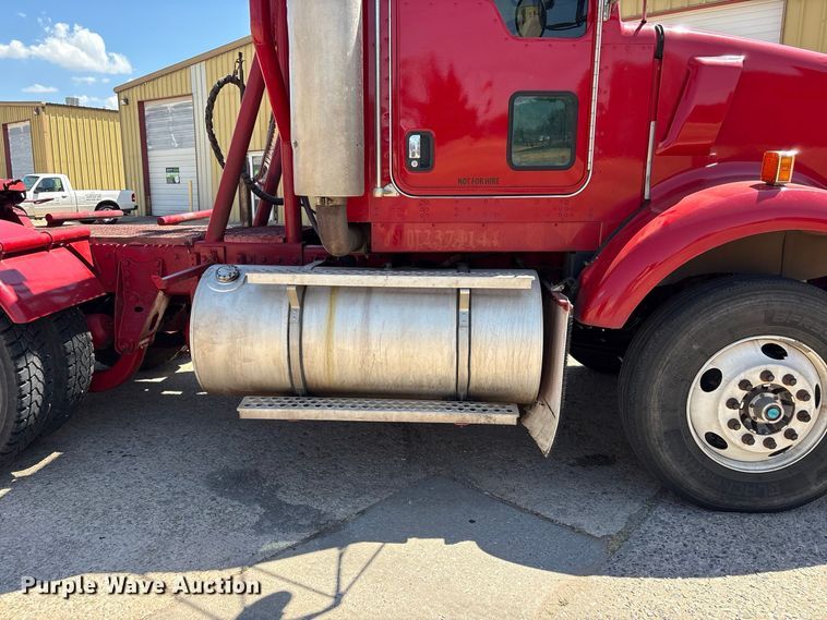 image for item EX0034 2006 Kenworth T800 semi truck