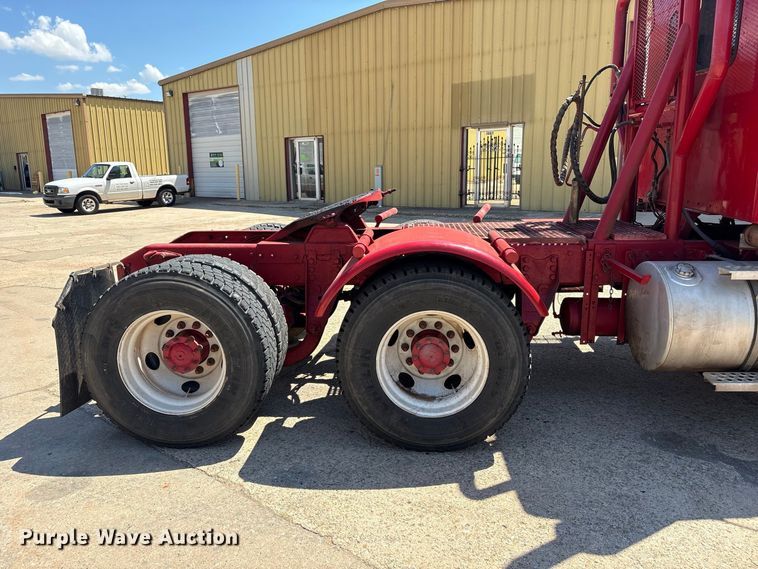image for item EX0034 2006 Kenworth T800 semi truck
