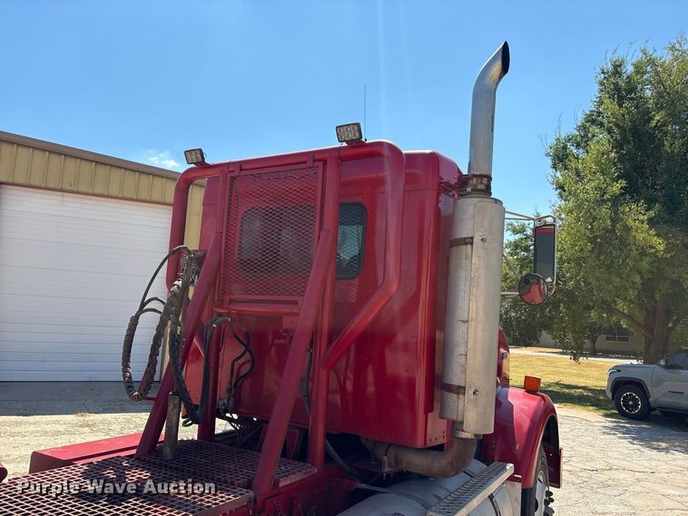 image for item EX0034 2006 Kenworth T800 semi truck