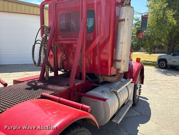 image for item EX0034 2006 Kenworth T800 semi truck