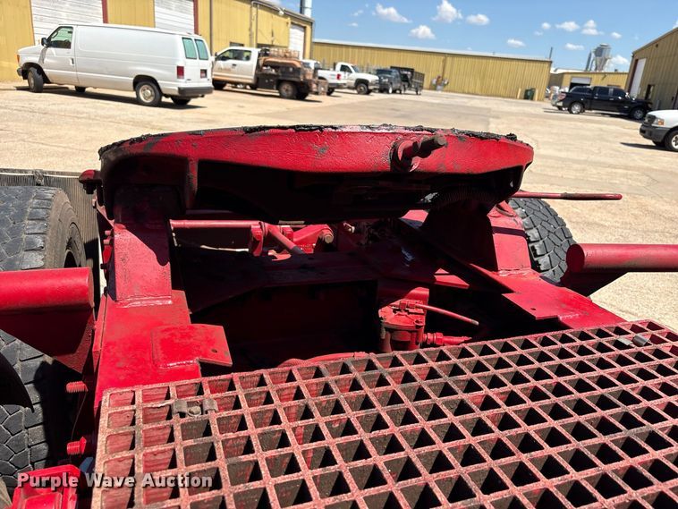 image for item EX0034 2006 Kenworth T800 semi truck