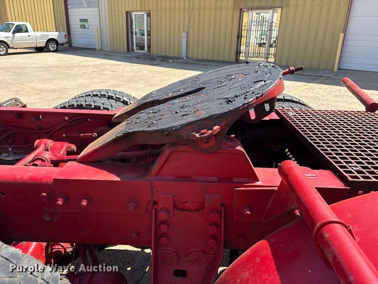 image for item EX0034 2006 Kenworth T800 semi truck