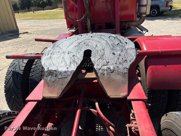 image for item EX0034 2006 Kenworth T800 semi truck