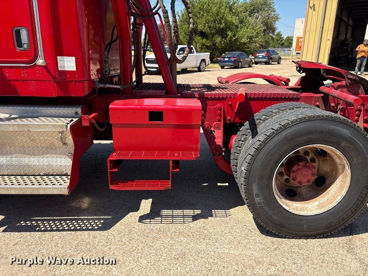 image for item EX0034 2006 Kenworth T800 semi truck
