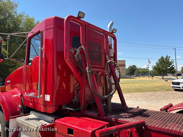 image for item EX0034 2006 Kenworth T800 semi truck