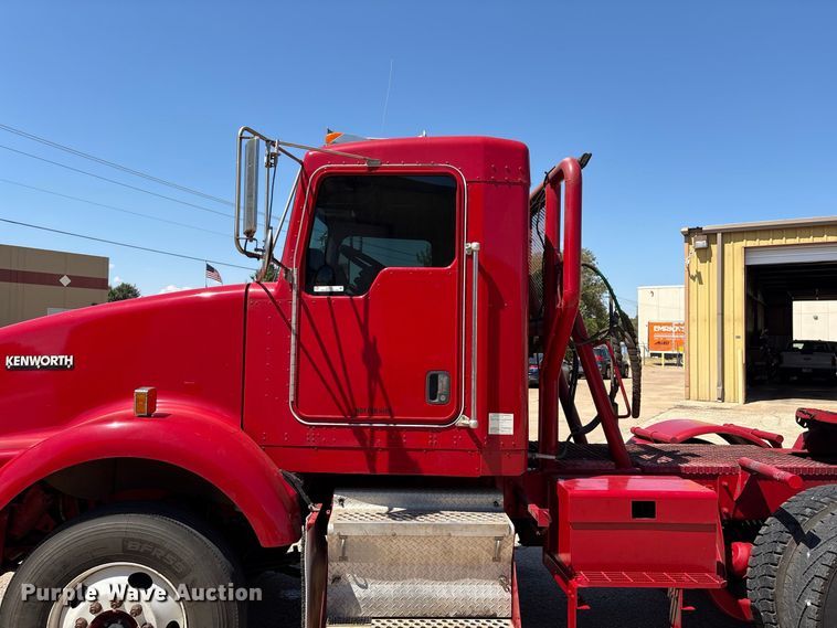image for item EX0034 2006 Kenworth T800 semi truck