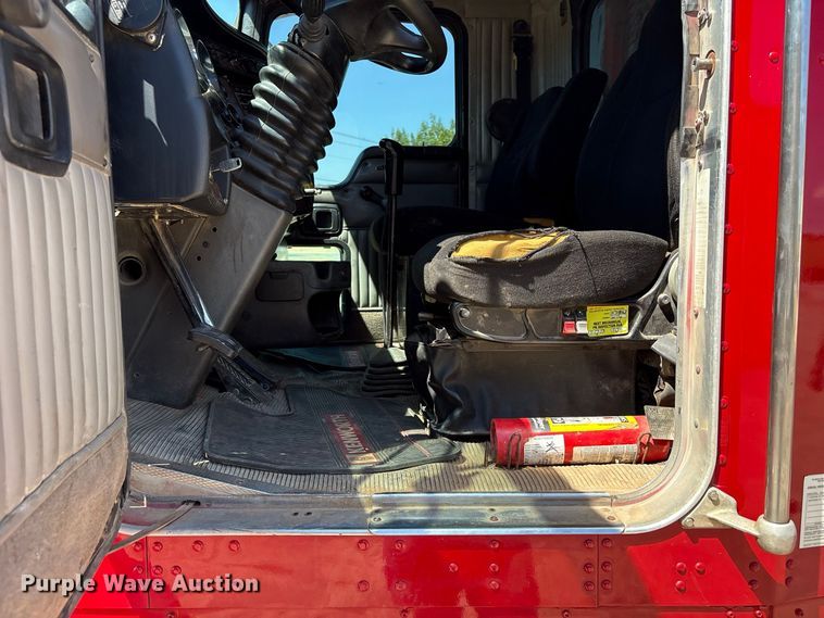 image for item EX0034 2006 Kenworth T800 semi truck