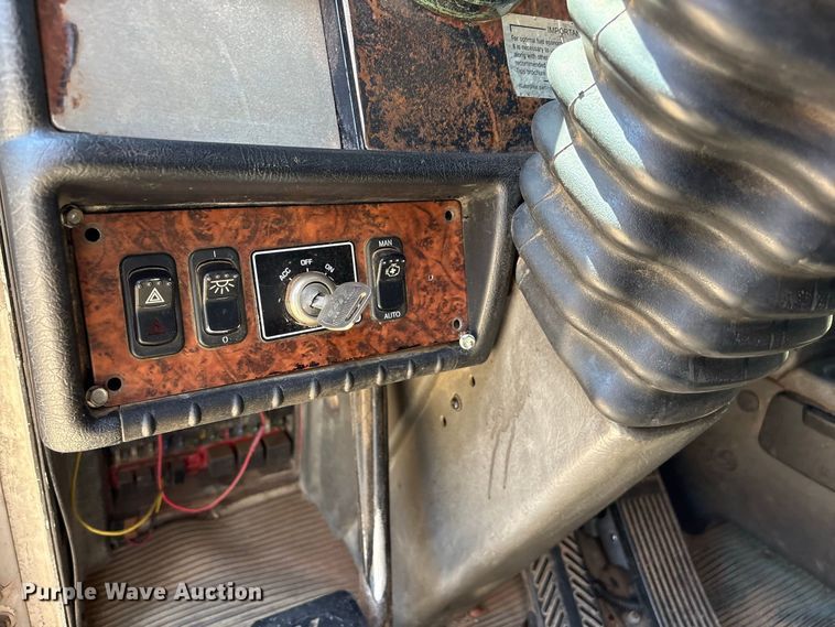 image for item EX0034 2006 Kenworth T800 semi truck