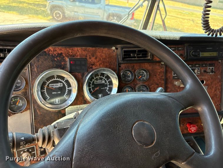 image for item EX0034 2006 Kenworth T800 semi truck