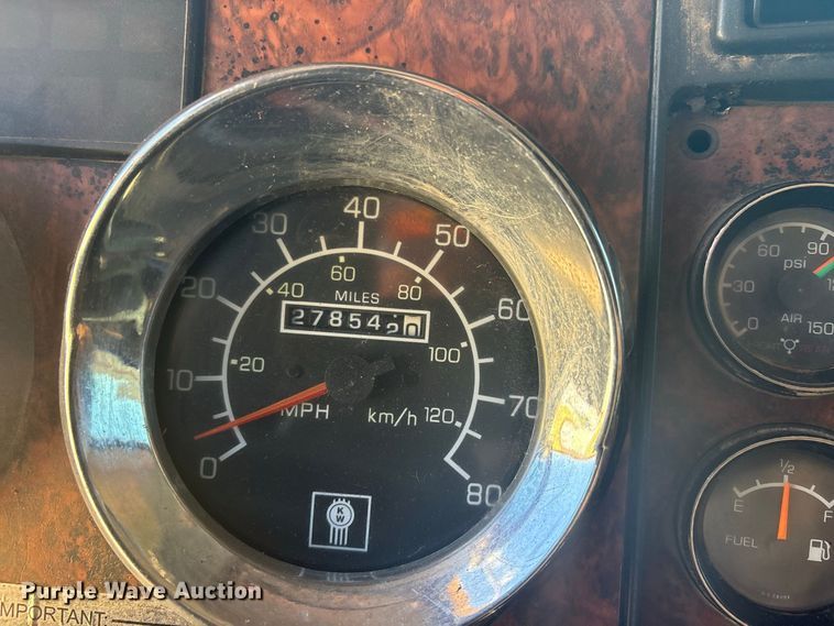 image for item EX0034 2006 Kenworth T800 semi truck