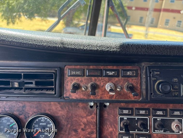 image for item EX0034 2006 Kenworth T800 semi truck