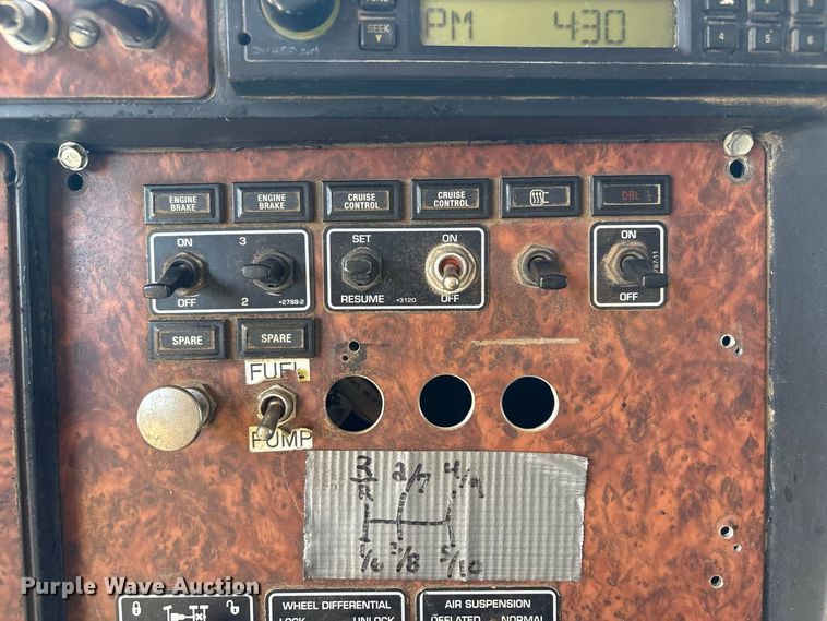 image for item EX0034 2006 Kenworth T800 semi truck