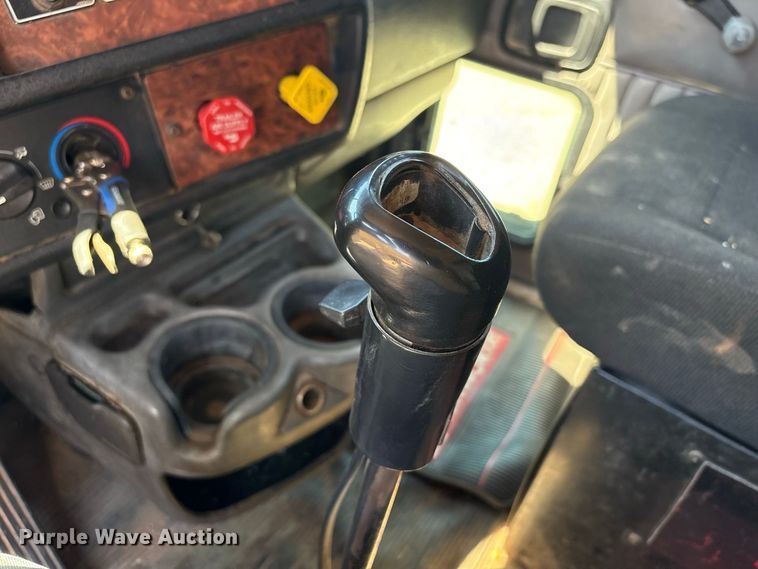 image for item EX0034 2006 Kenworth T800 semi truck