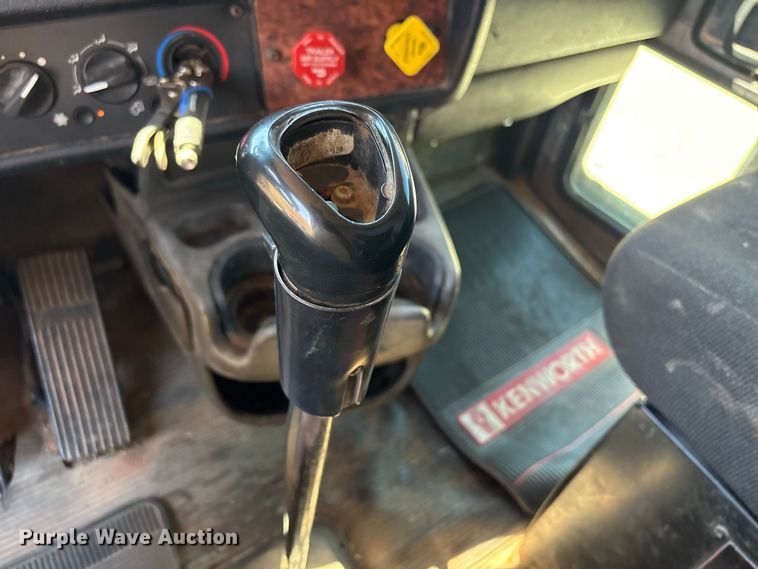 image for item EX0034 2006 Kenworth T800 semi truck