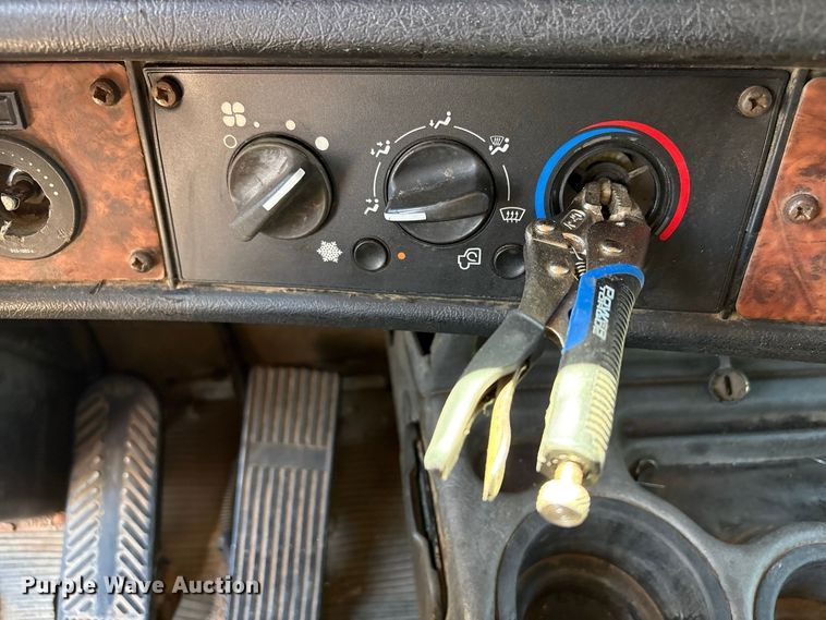image for item EX0034 2006 Kenworth T800 semi truck