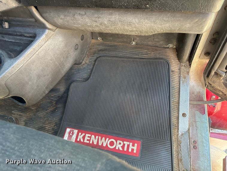 image for item EX0034 2006 Kenworth T800 semi truck