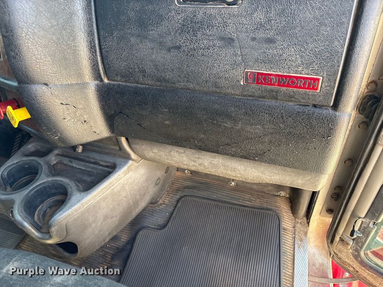 image for item EX0034 2006 Kenworth T800 semi truck