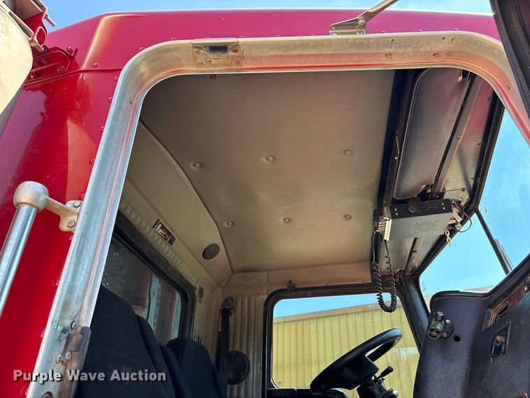 image for item EX0034 2006 Kenworth T800 semi truck