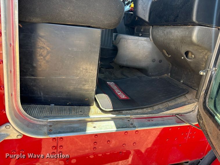 image for item EX0034 2006 Kenworth T800 semi truck