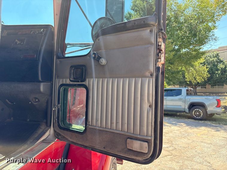 image for item EX0034 2006 Kenworth T800 semi truck
