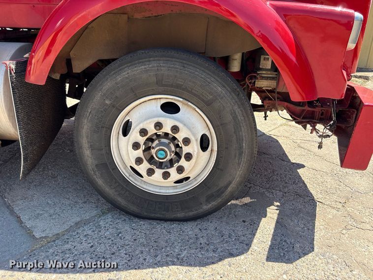 image for item EX0034 2006 Kenworth T800 semi truck
