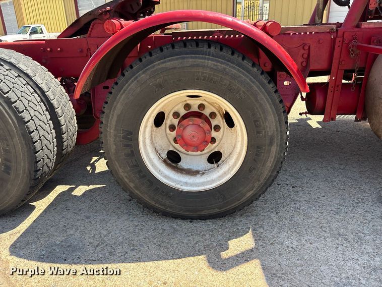 image for item EX0034 2006 Kenworth T800 semi truck