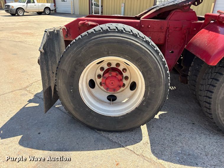 image for item EX0034 2006 Kenworth T800 semi truck