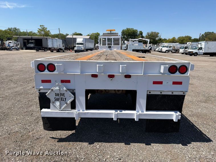image for item FB5077 1979 Pullman Trailmobile flatbed trailer