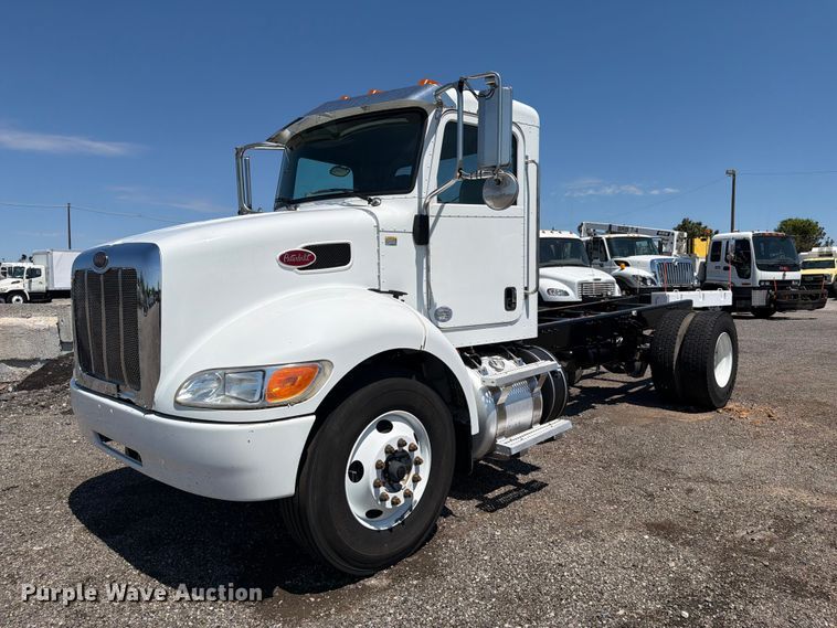 image for item FB5078 2018 Peterbilt 337 truck cab and chassis