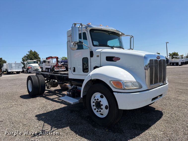 image for item FB5078 2018 Peterbilt 337 truck cab and chassis