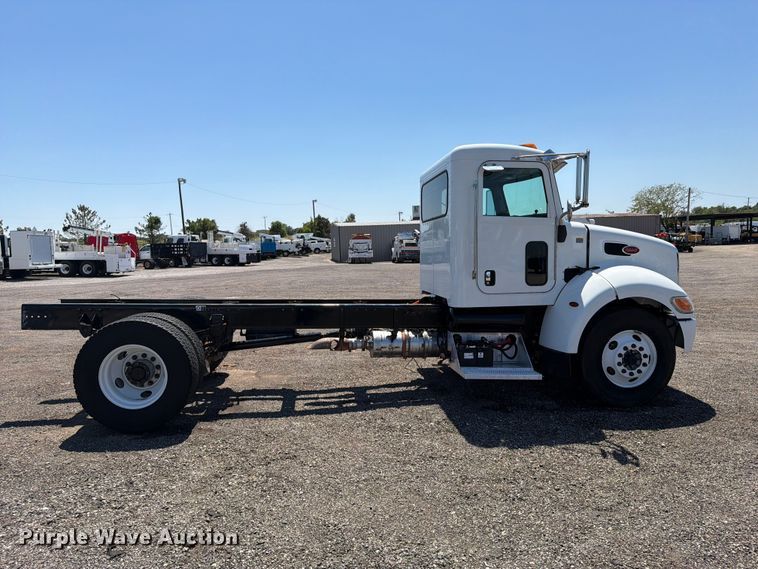 image for item FB5078 2018 Peterbilt 337 truck cab and chassis