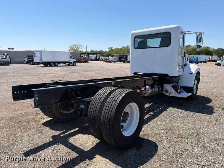 image for item FB5078 2018 Peterbilt 337 truck cab and chassis