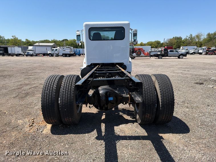 image for item FB5078 2018 Peterbilt 337 truck cab and chassis