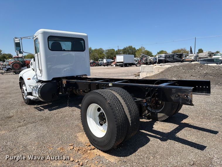 image for item FB5078 2018 Peterbilt 337 truck cab and chassis