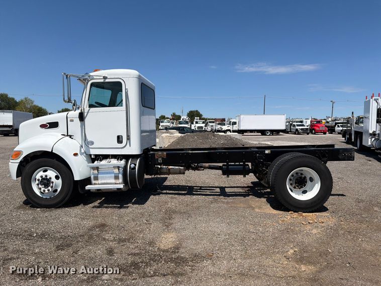image for item FB5078 2018 Peterbilt 337 truck cab and chassis
