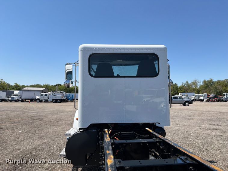 image for item FB5078 2018 Peterbilt 337 truck cab and chassis