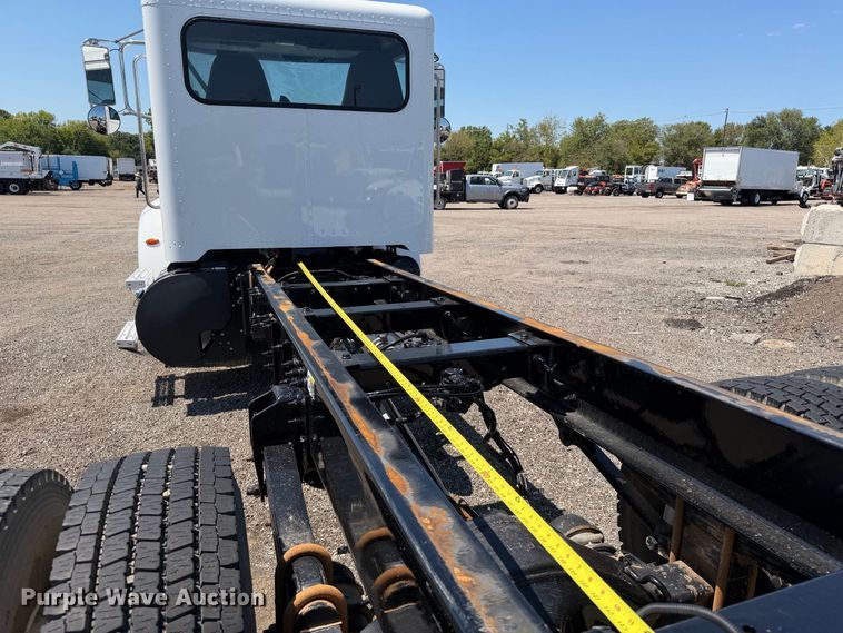 image for item FB5078 2018 Peterbilt 337 truck cab and chassis