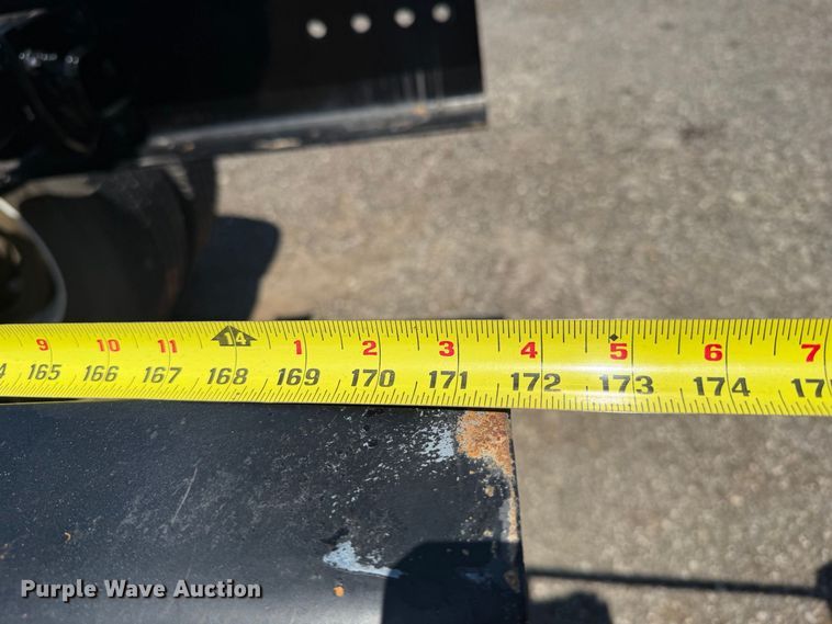 image for item FB5078 2018 Peterbilt 337 truck cab and chassis