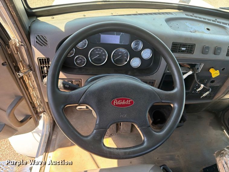 image for item FB5078 2018 Peterbilt 337 truck cab and chassis