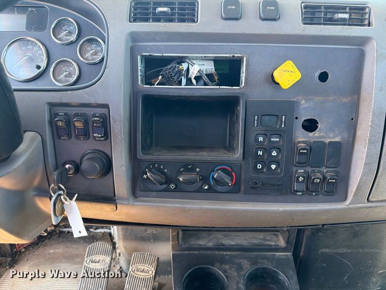 image for item FB5078 2018 Peterbilt 337 truck cab and chassis