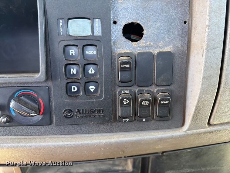 image for item FB5078 2018 Peterbilt 337 truck cab and chassis