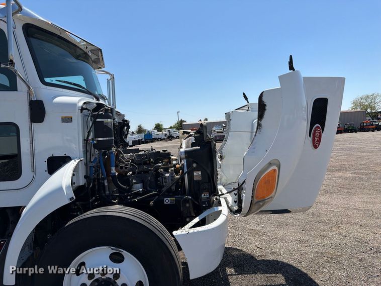 image for item FB5078 2018 Peterbilt 337 truck cab and chassis