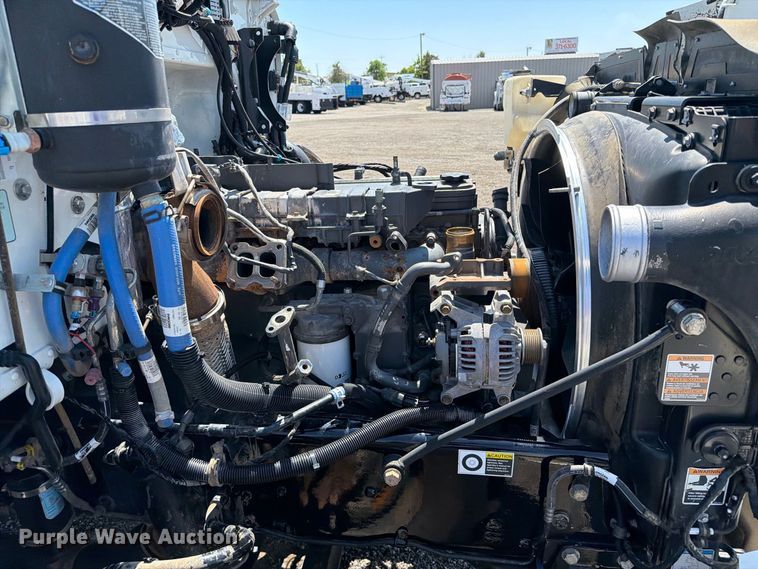image for item FB5078 2018 Peterbilt 337 truck cab and chassis