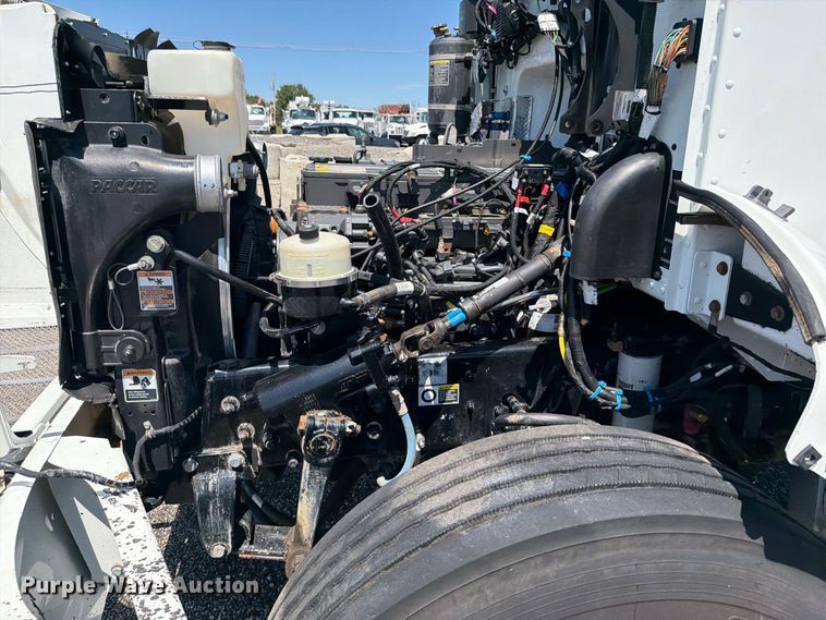image for item FB5078 2018 Peterbilt 337 truck cab and chassis