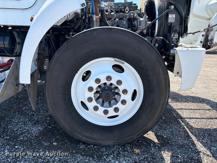image for item FB5078 2018 Peterbilt 337 truck cab and chassis