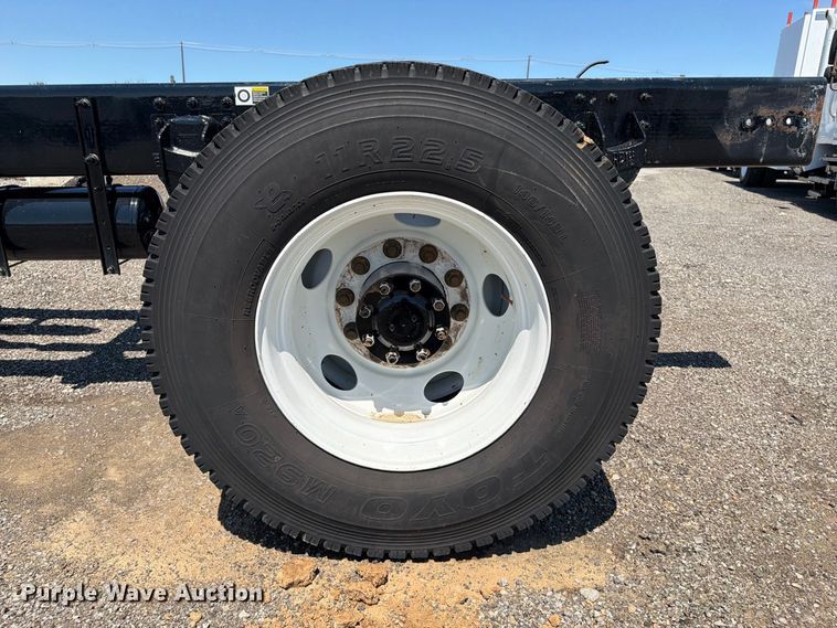 image for item FB5078 2018 Peterbilt 337 truck cab and chassis