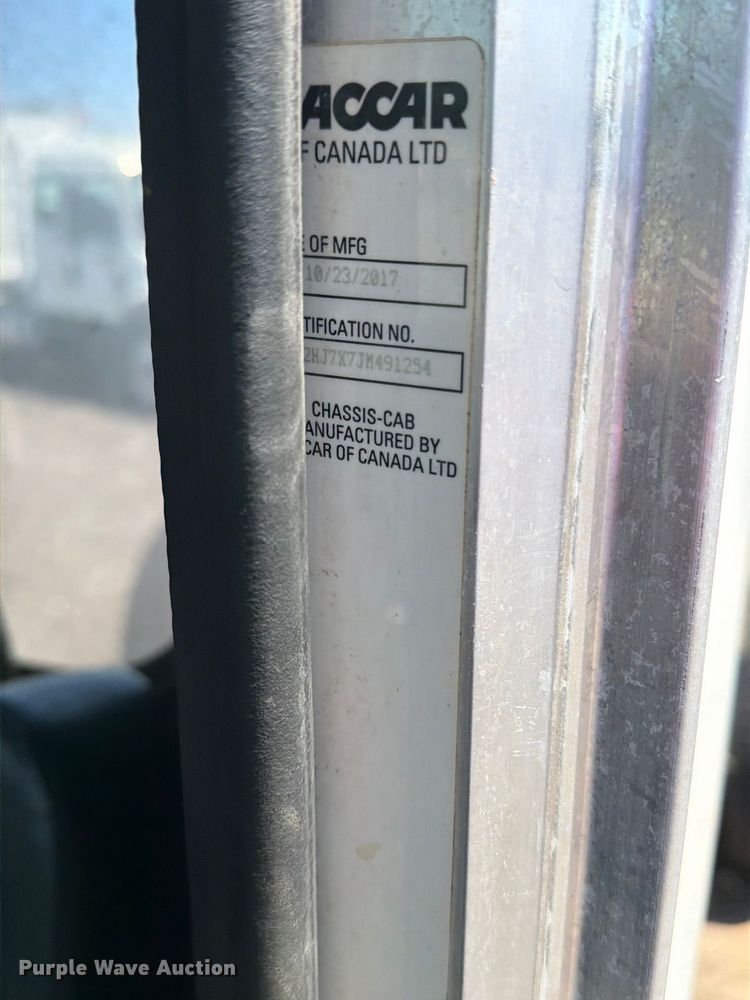 image for item FB5078 2018 Peterbilt 337 truck cab and chassis
