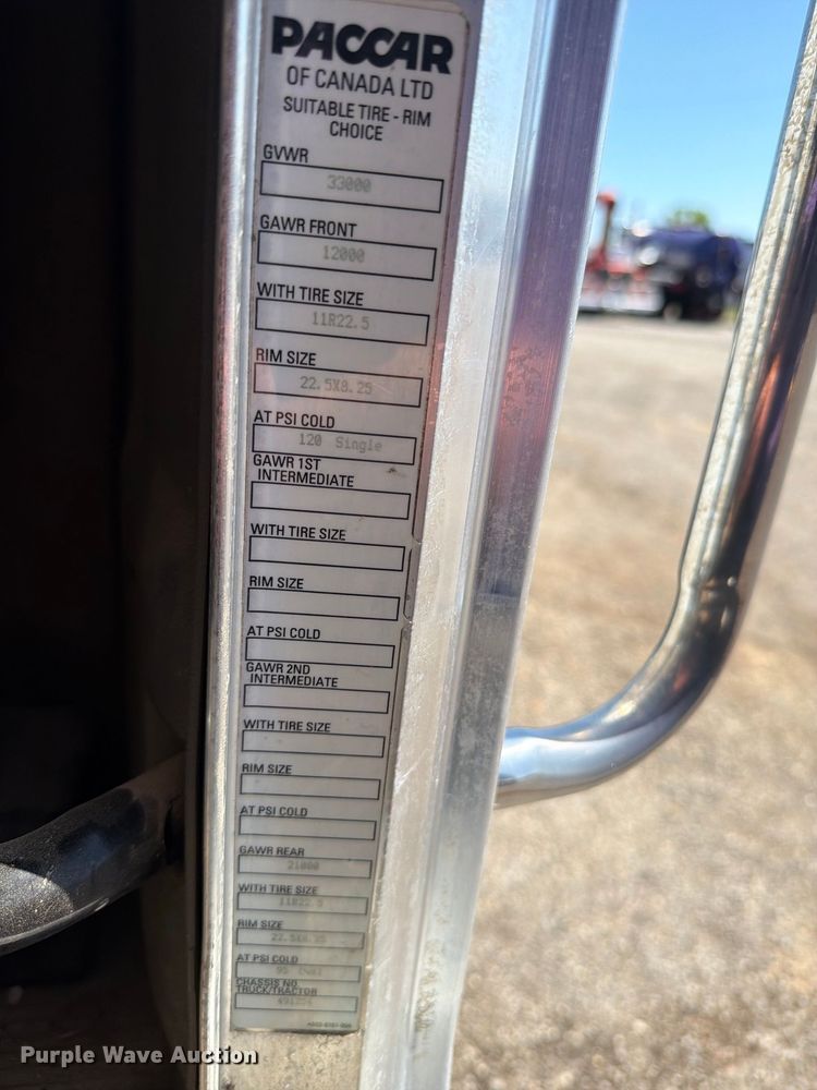 image for item FB5078 2018 Peterbilt 337 truck cab and chassis