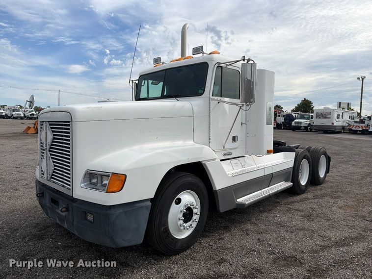 image for item FB5085 2000 Freightliner FLD120 semi truck