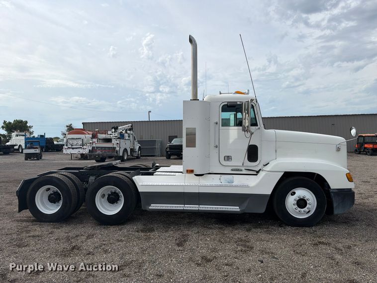 image for item FB5085 2000 Freightliner FLD120 semi truck